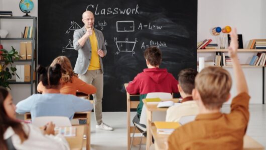 Niezbędnik wychowawcy. 4 sprzęty, które ułatwią Ci pracę Niezbędnik wychowawcy. 4 sprzęty, które ułatwią Ci pracę